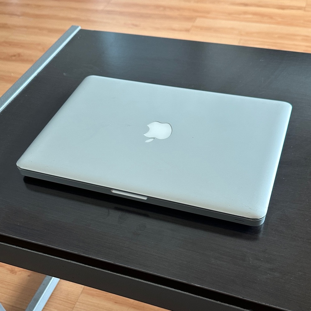 Apple MacBook Pro Silver